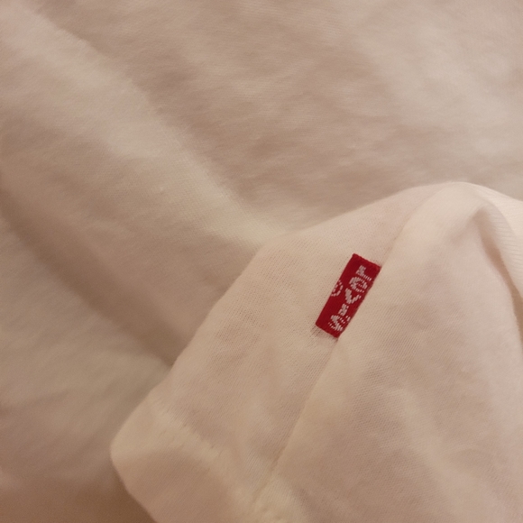 Levi's Graphic Blue Heart T-shirt, Size Medium, - Picture 6 of 6